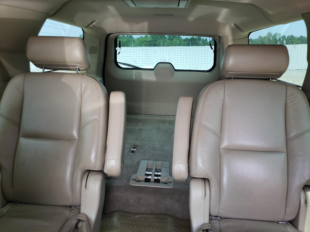 1GYUKHEF7AR277517 2010 Cadillac Escalade Esv Luxury
