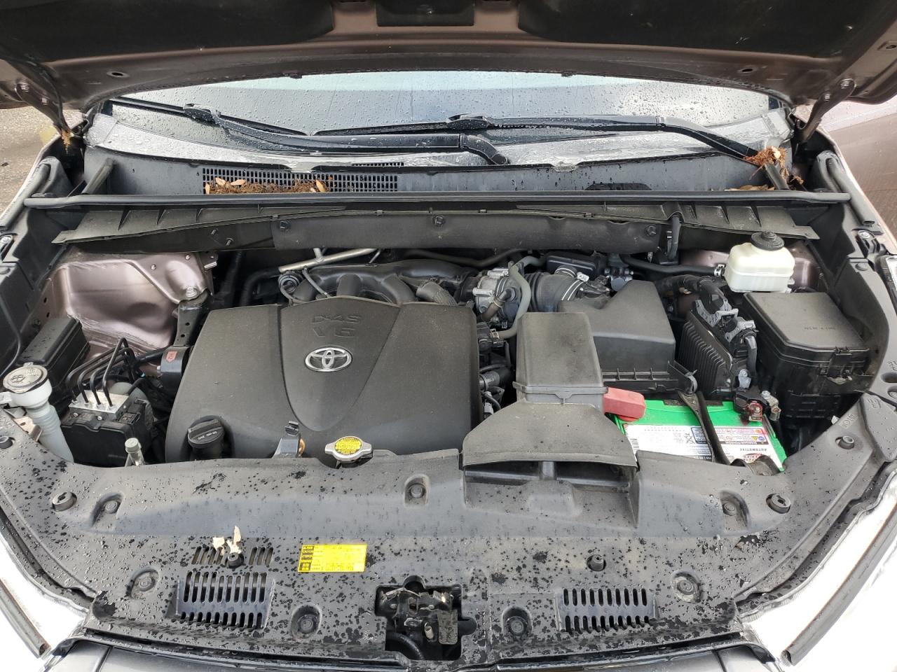 5TDKZRFH6HS199712 2017 Toyota Highlander Se