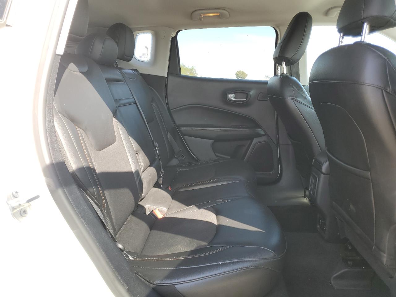 3C4NJCBB3JT257015 2018 Jeep Compass Latitude