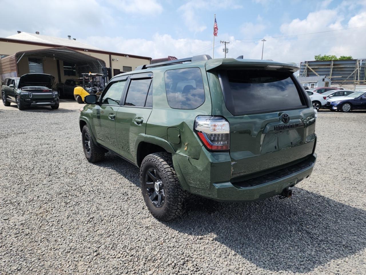 2022 Toyota 4Runner Trail vin: JTETU5JR9N6082614