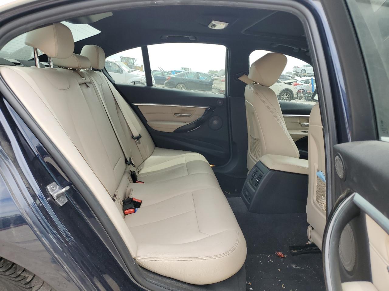 WBA8B7G55GNT14082 2016 BMW 340 Xi