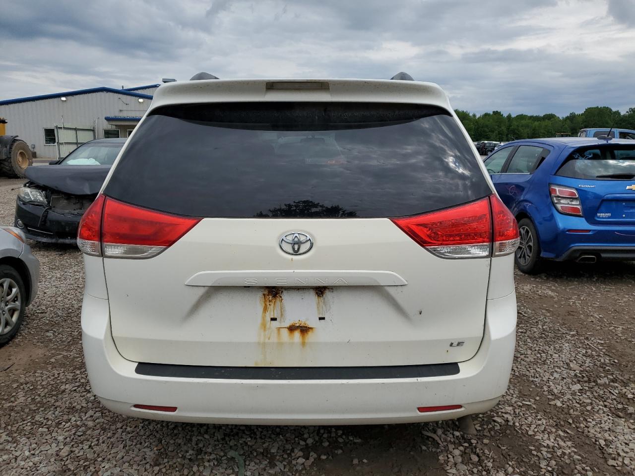 5TDKK3DCXBS116332 2011 Toyota Sienna Le