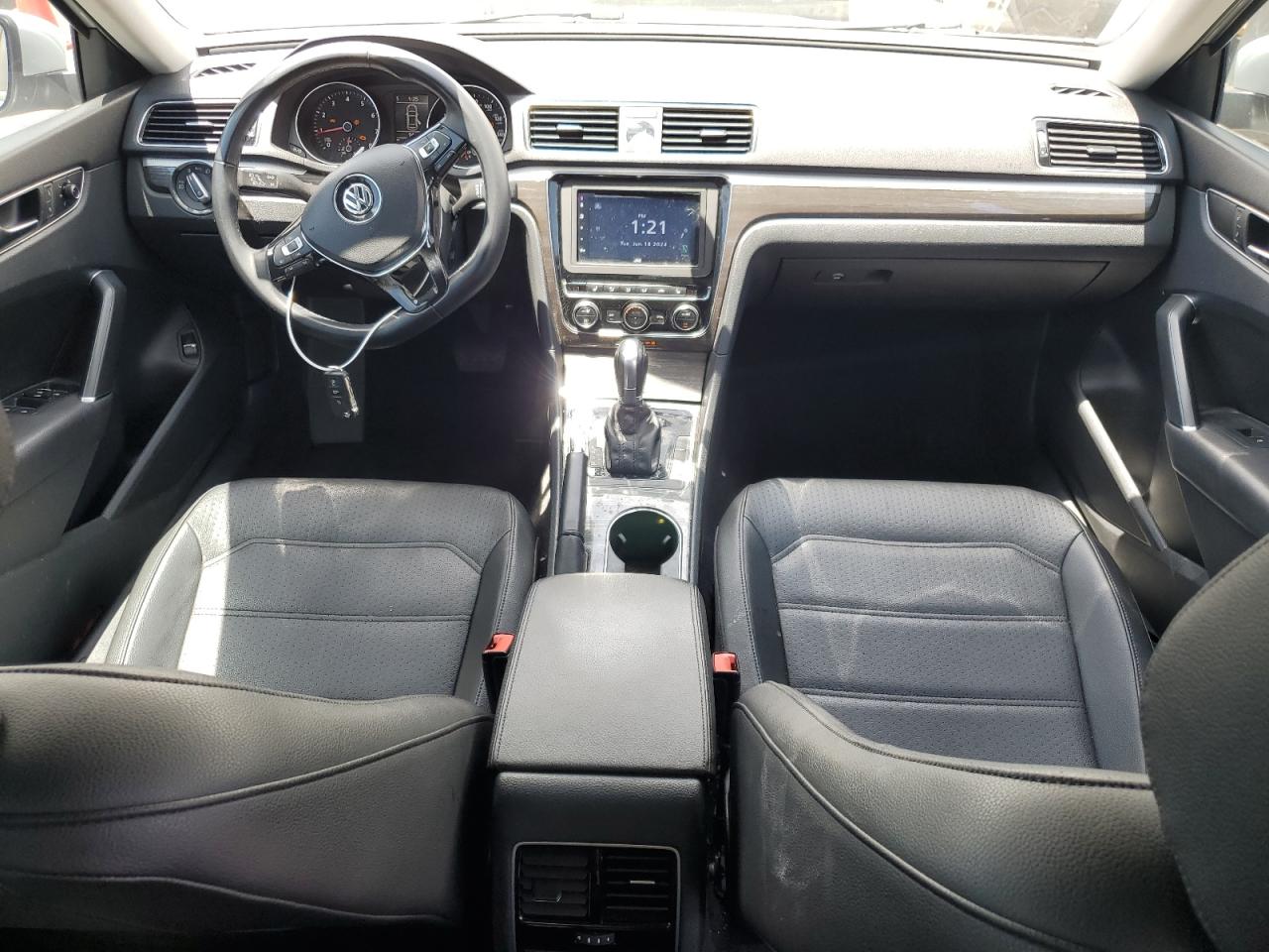 1VWBT7A34HC03637X 2017 Volkswagen Passat Se