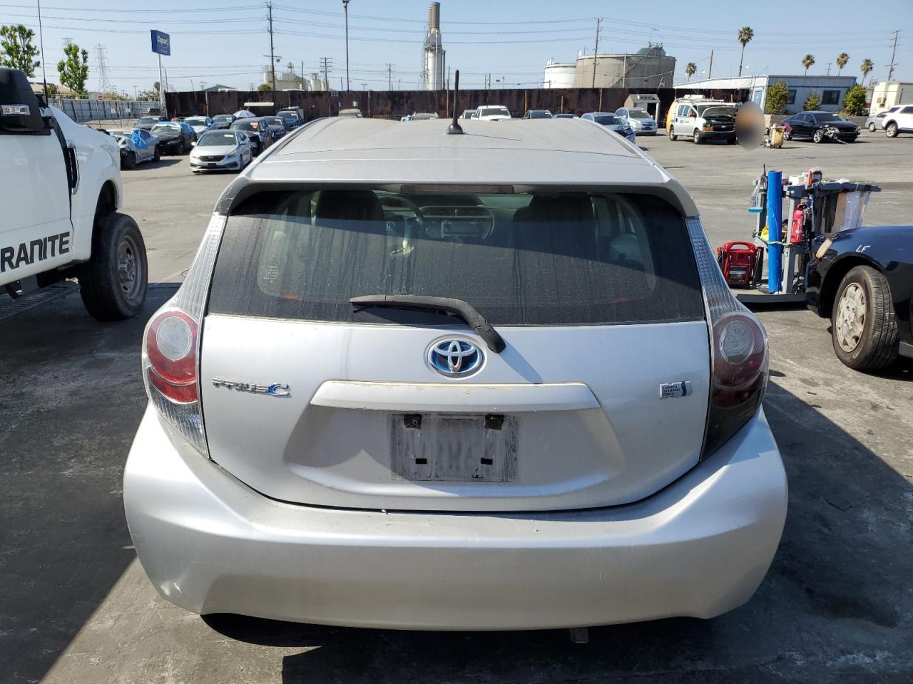 2013 Toyota Prius C vin: JTDKDTB38D1528018