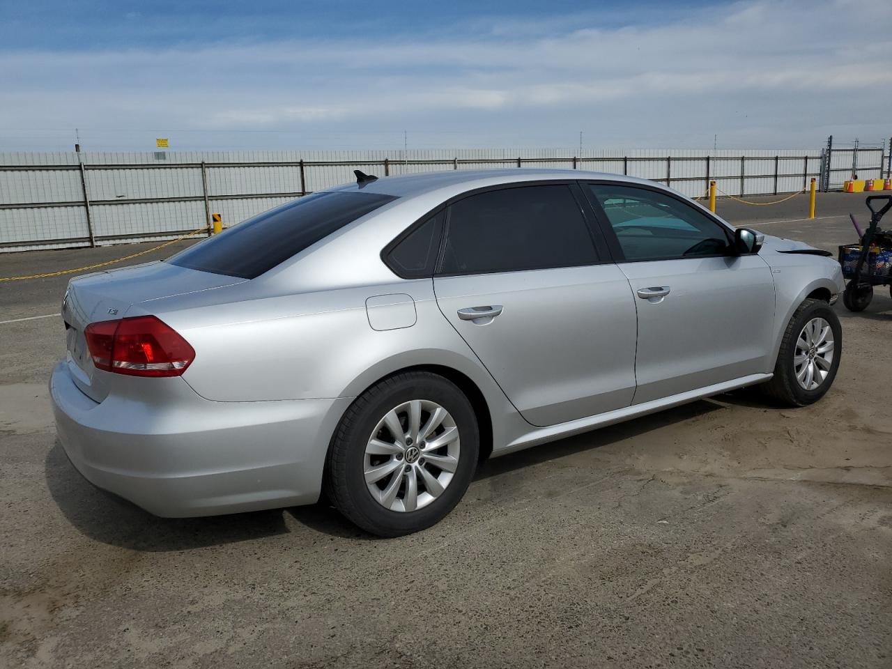 1VWAT7A31FC037530 2015 Volkswagen Passat S