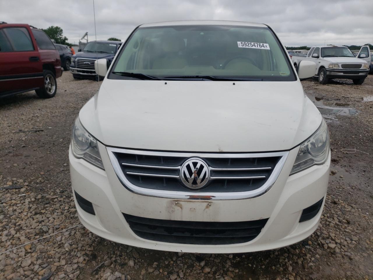 2V8HW54X49R549777 2009 Volkswagen Routan Sel