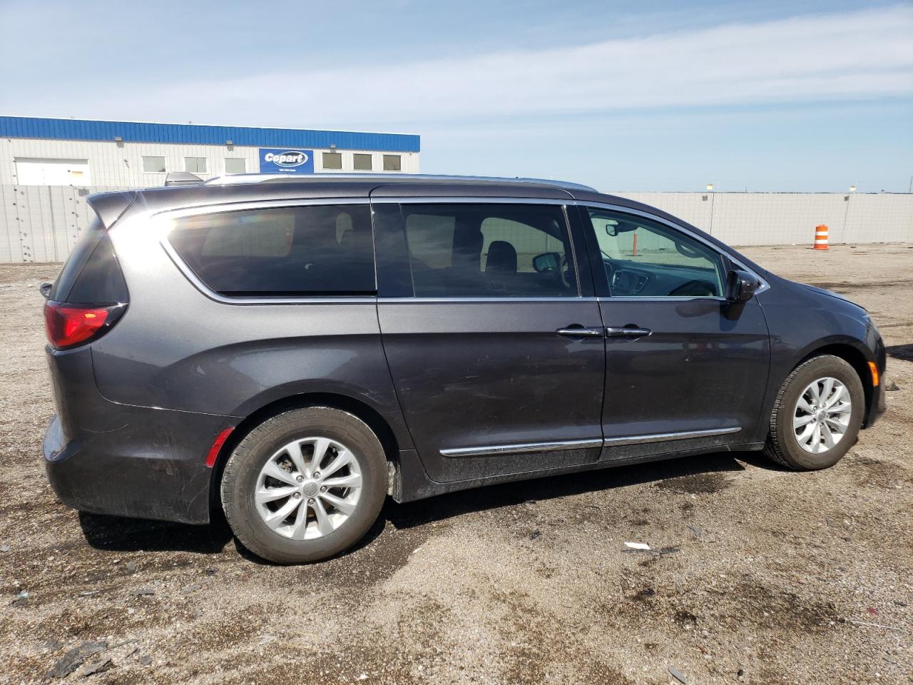 2C4RC1BG5JR110600 2018 Chrysler Pacifica Touring L