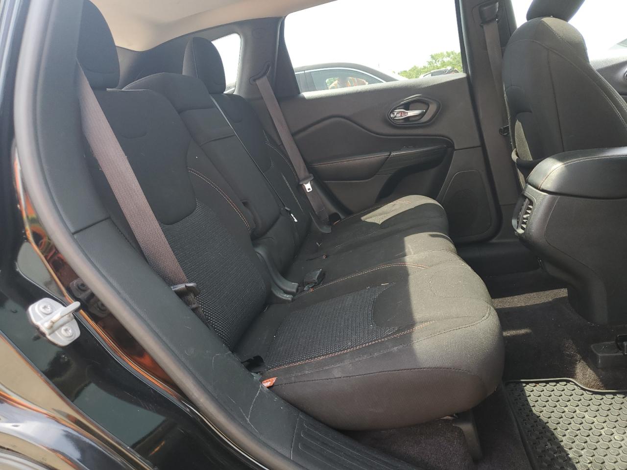 1C4PJMCSXHW569737 2017 Jeep Cherokee Latitude