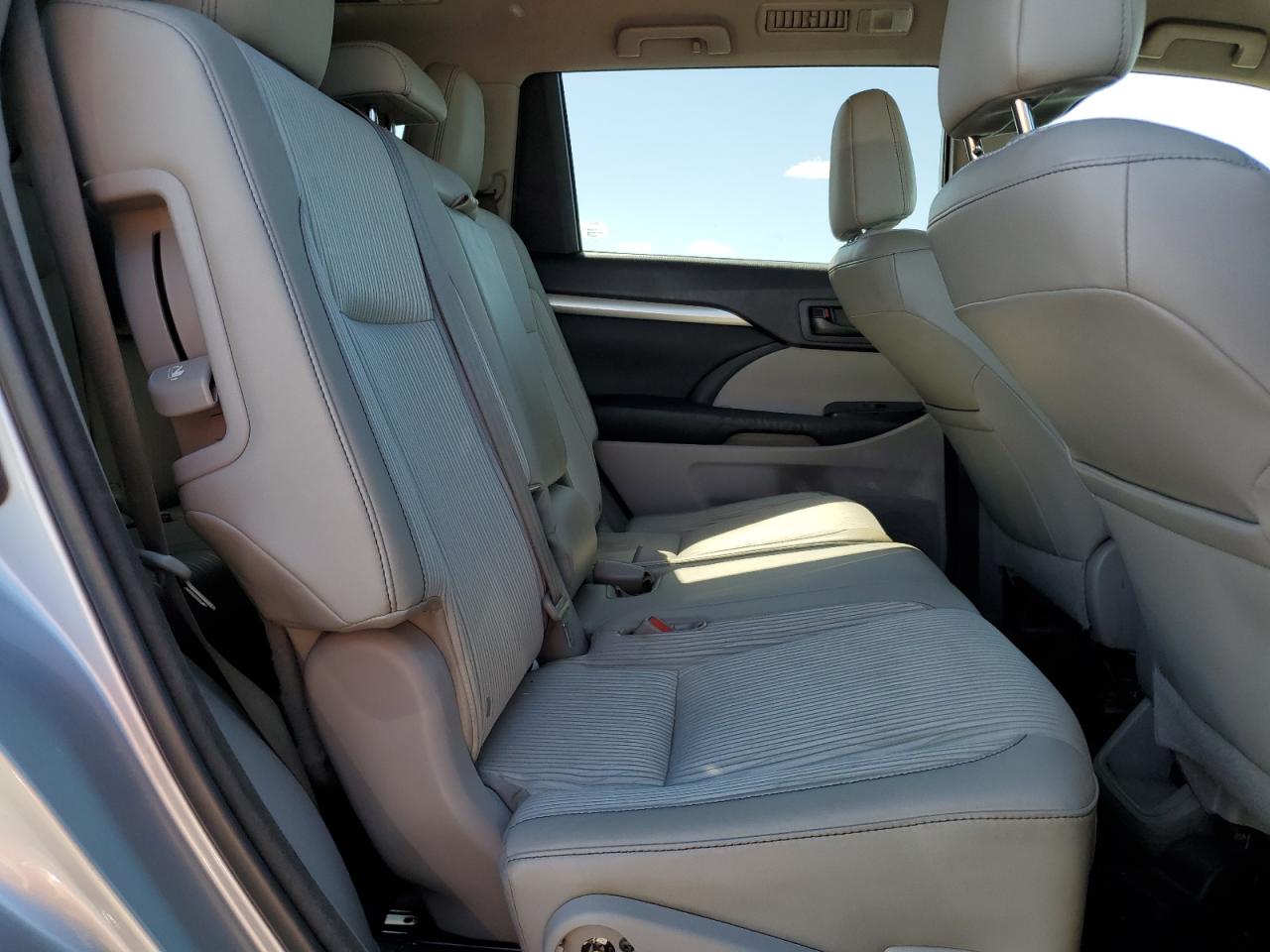 5TDBKRFH5FS072287 2015 Toyota Highlander Le