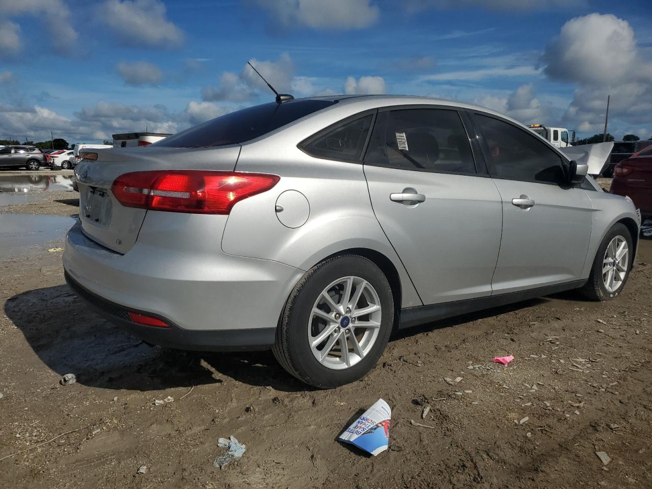 2018 Ford Focus Se vin: 1FADP3F20JL266583