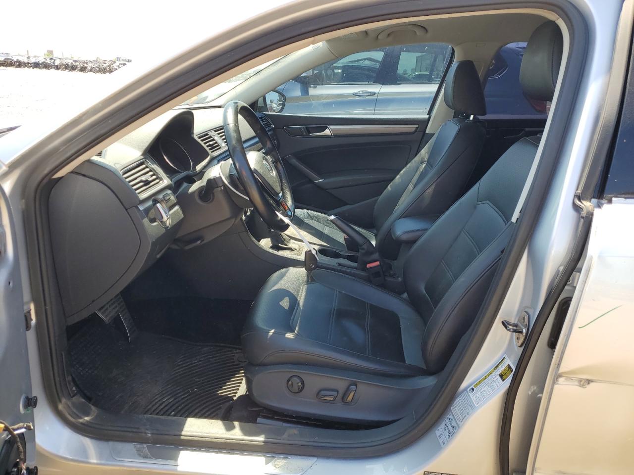 1VWDT7A31HC017374 2017 Volkswagen Passat R-Line