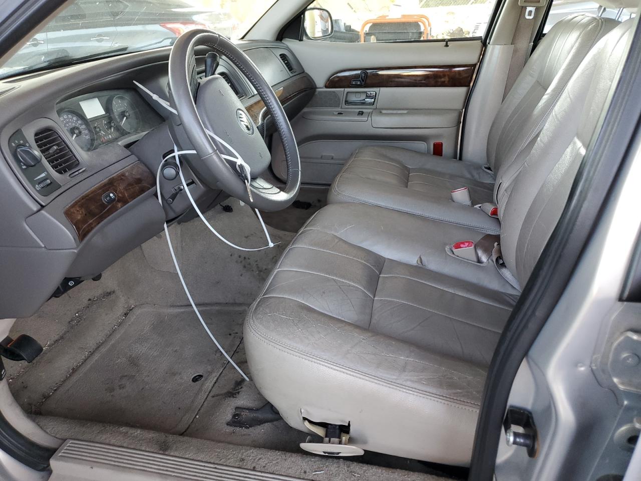 2MEBM7FVXAX616573 2010 Mercury Grand Marquis Ls