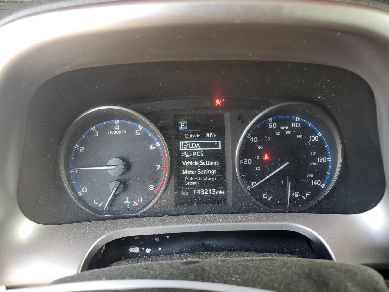 JTMBFREVXHJ152616 2017 Toyota Rav4 Le