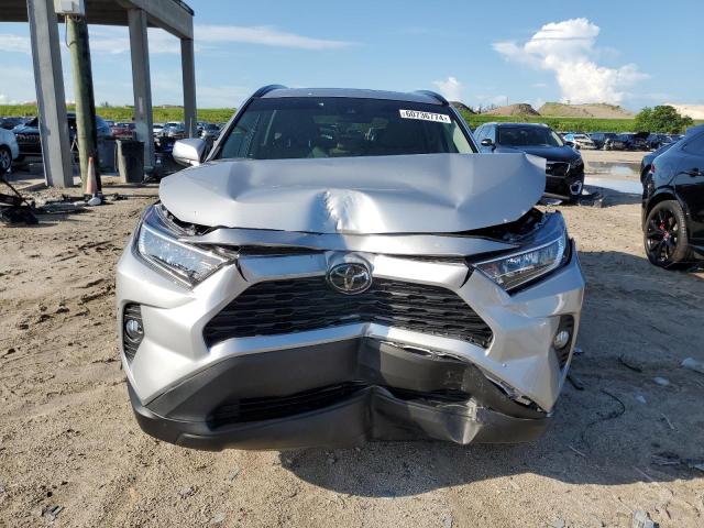 VIN 2T3C1RFV6LW090336 2020 Toyota RAV4, Xle Premium no.5