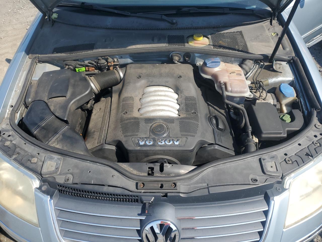 WVWTH63B11P297049 2001 Volkswagen Passat Glx 4Motion