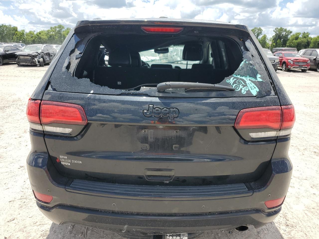 1C4RJEAG7JC168425 2018 Jeep Grand Cherokee Laredo