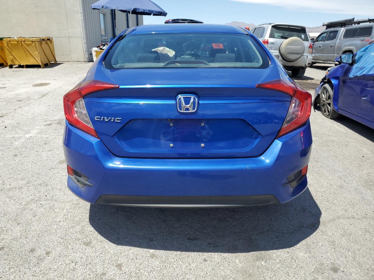 2018 Honda Civic Lx vin: 2HGFC2F52JH579054