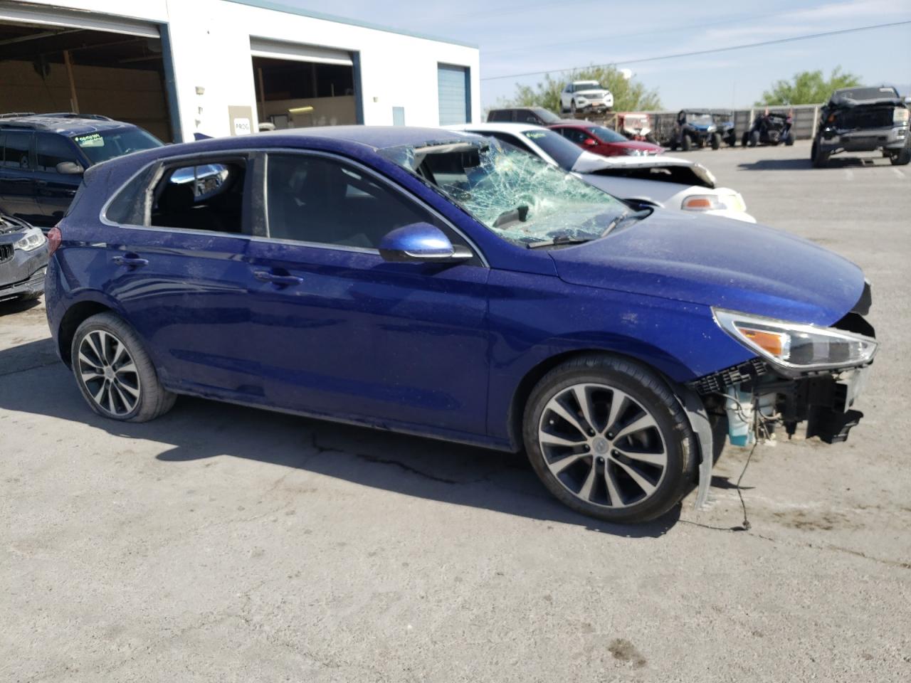 2019 Hyundai Elantra Gt vin: KMHH35LE2KU090726