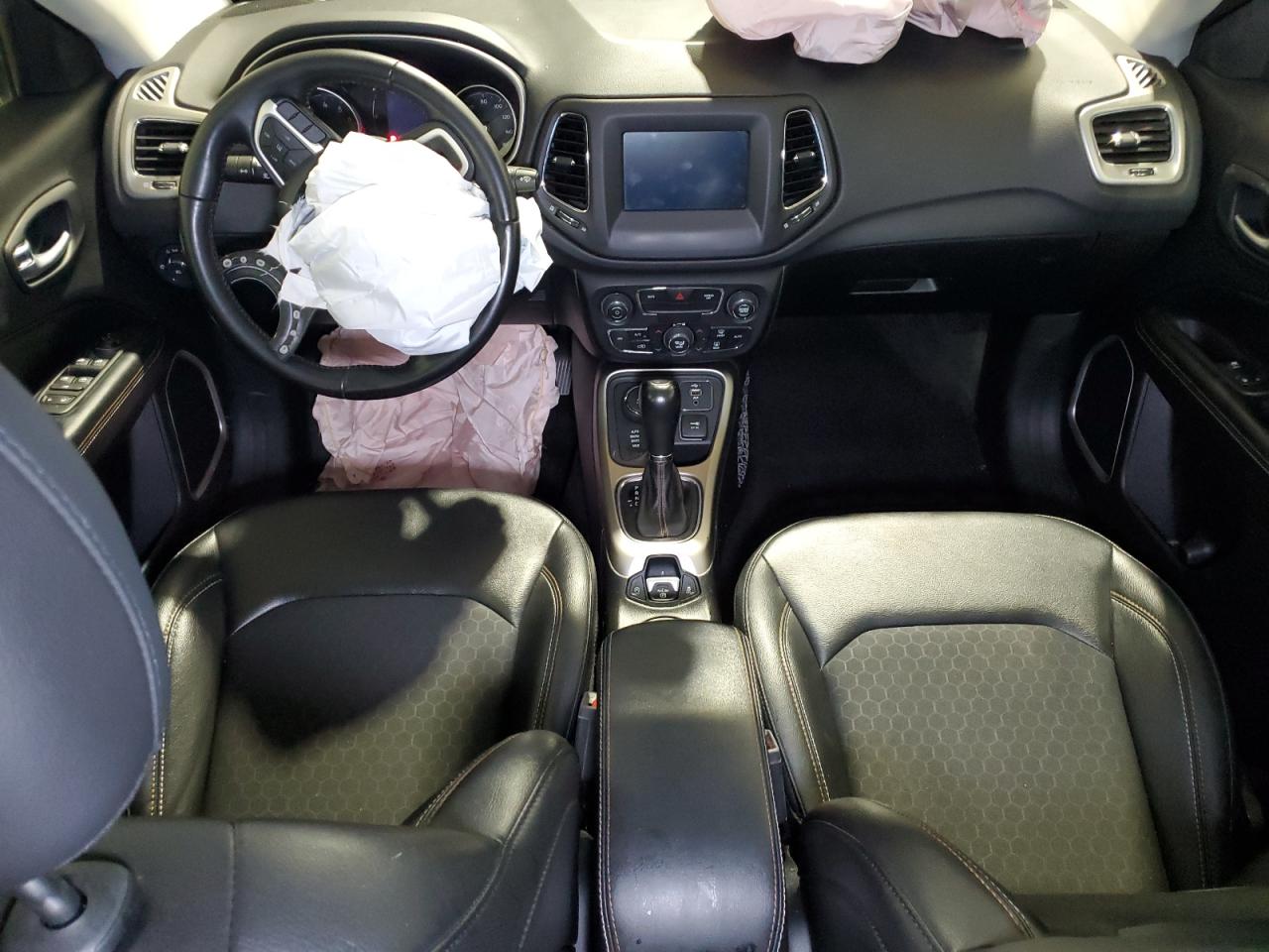 3C4NJDBB0KT648162 2019 Jeep Compass Latitude