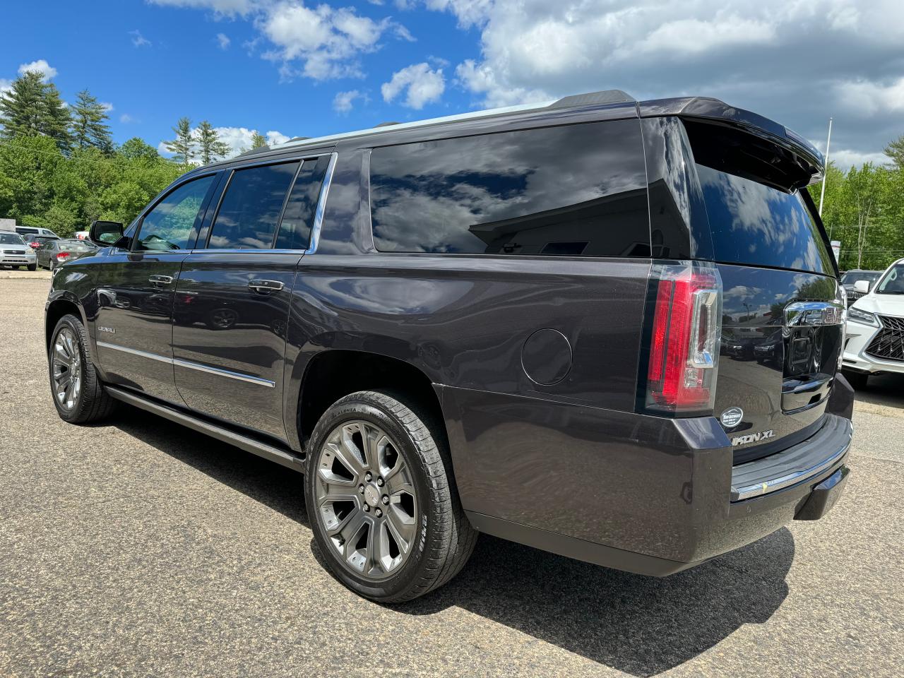 2016 GMC Yukon Xl Denali vin: 1GKS2HKJ1GR128104