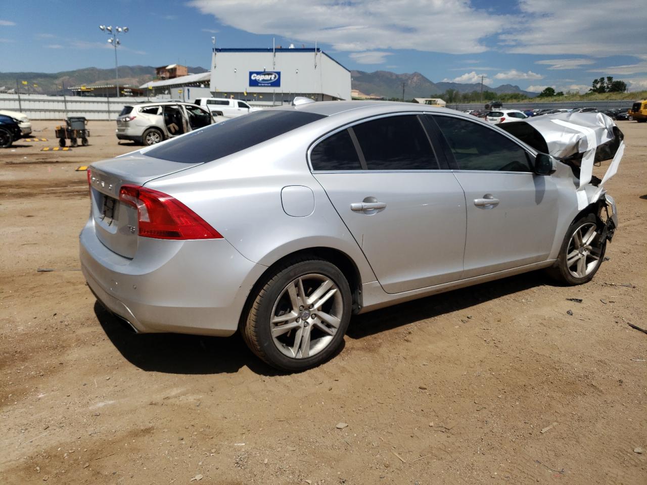 2015 Volvo S60 Premier vin: YV140MFB2F1302940