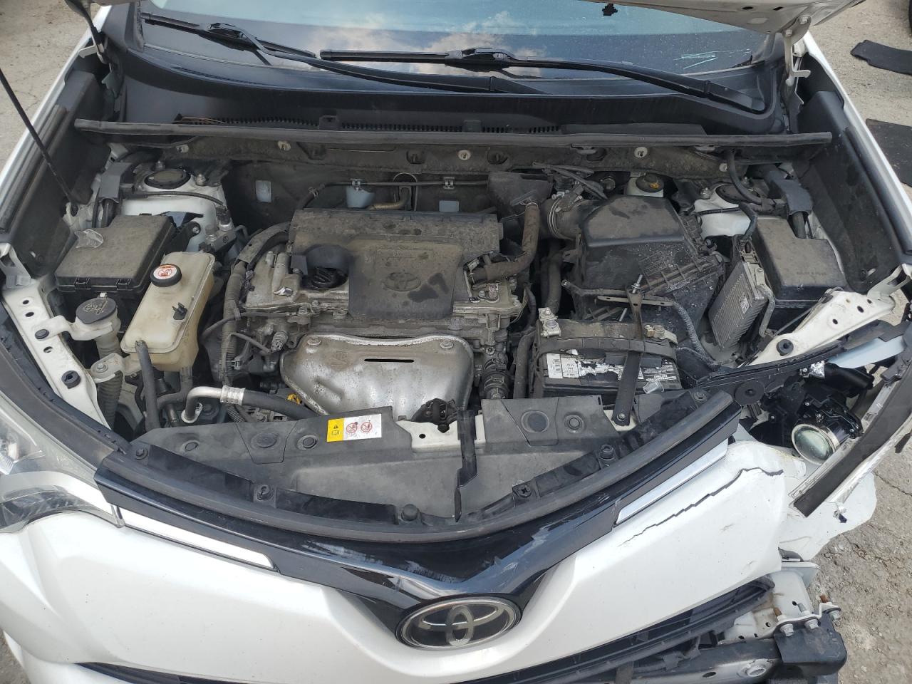 JTMBFREV5HJ120334 2017 Toyota Rav4 Le