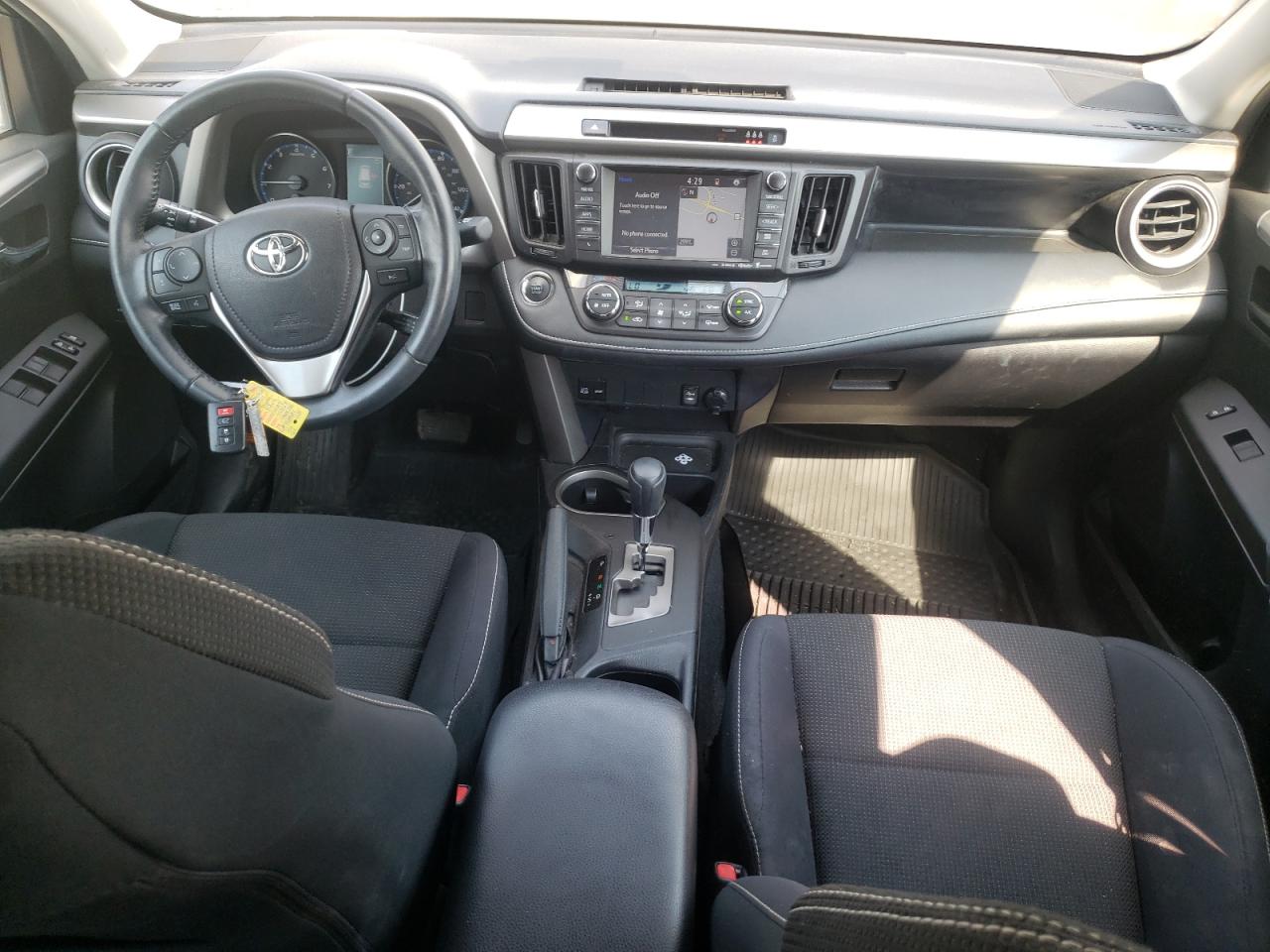 2T3RFREV6HW549286 2017 Toyota Rav4 Xle