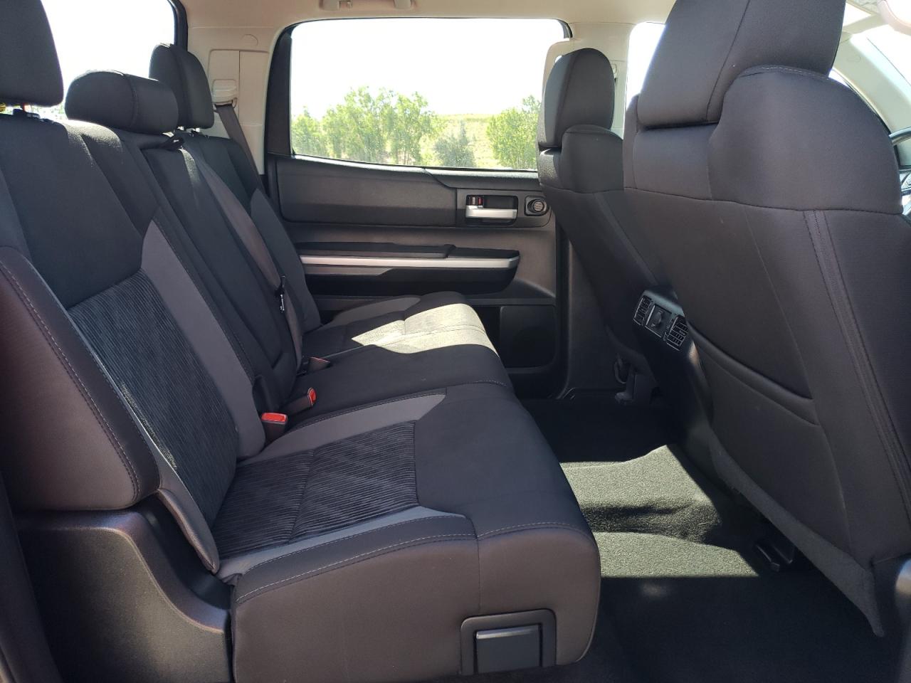 5TFDW5F18HX596958 2017 Toyota Tundra Crewmax Sr5