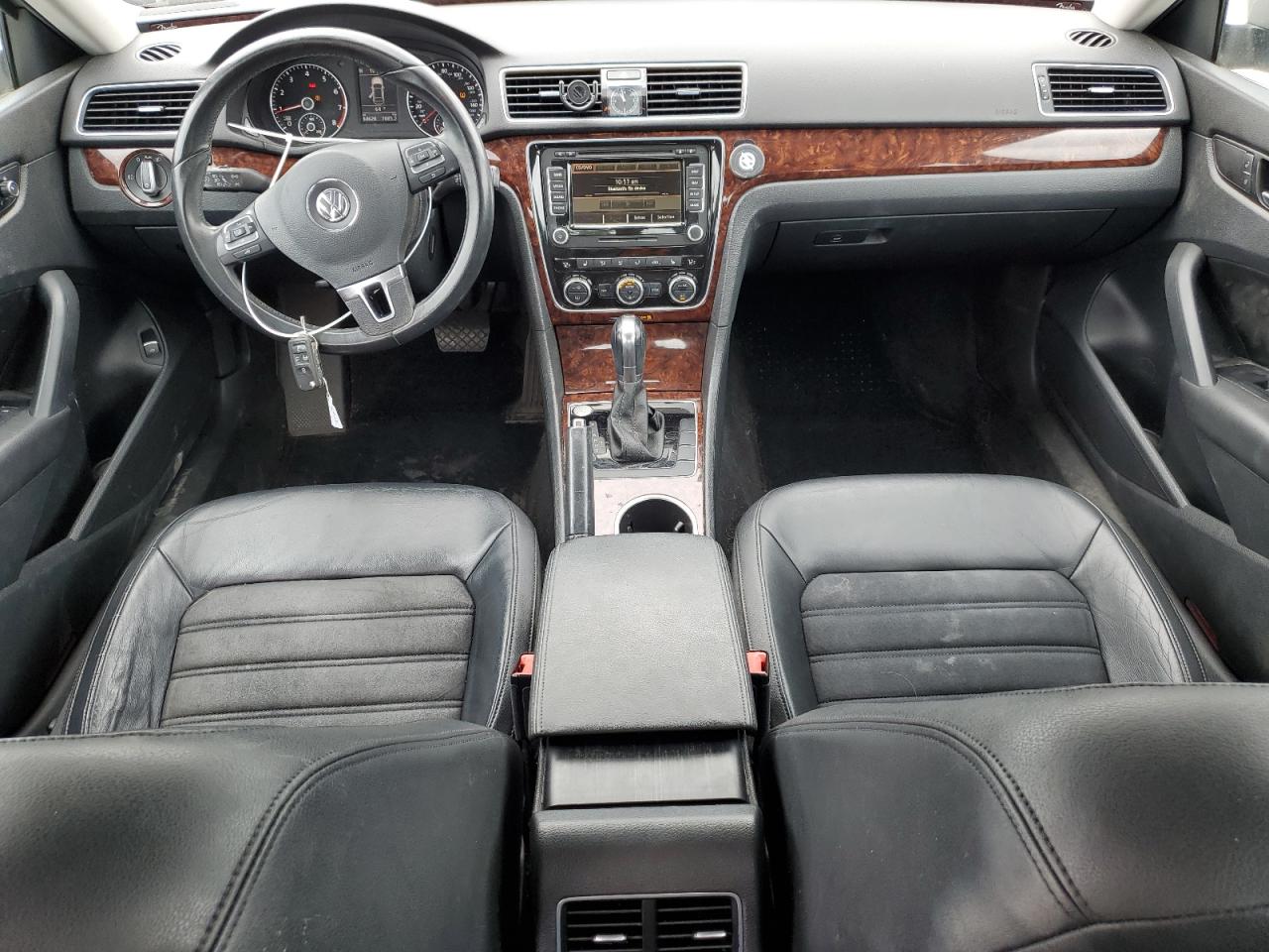 1VWCP7A33DC102890 2013 Volkswagen Passat Sel