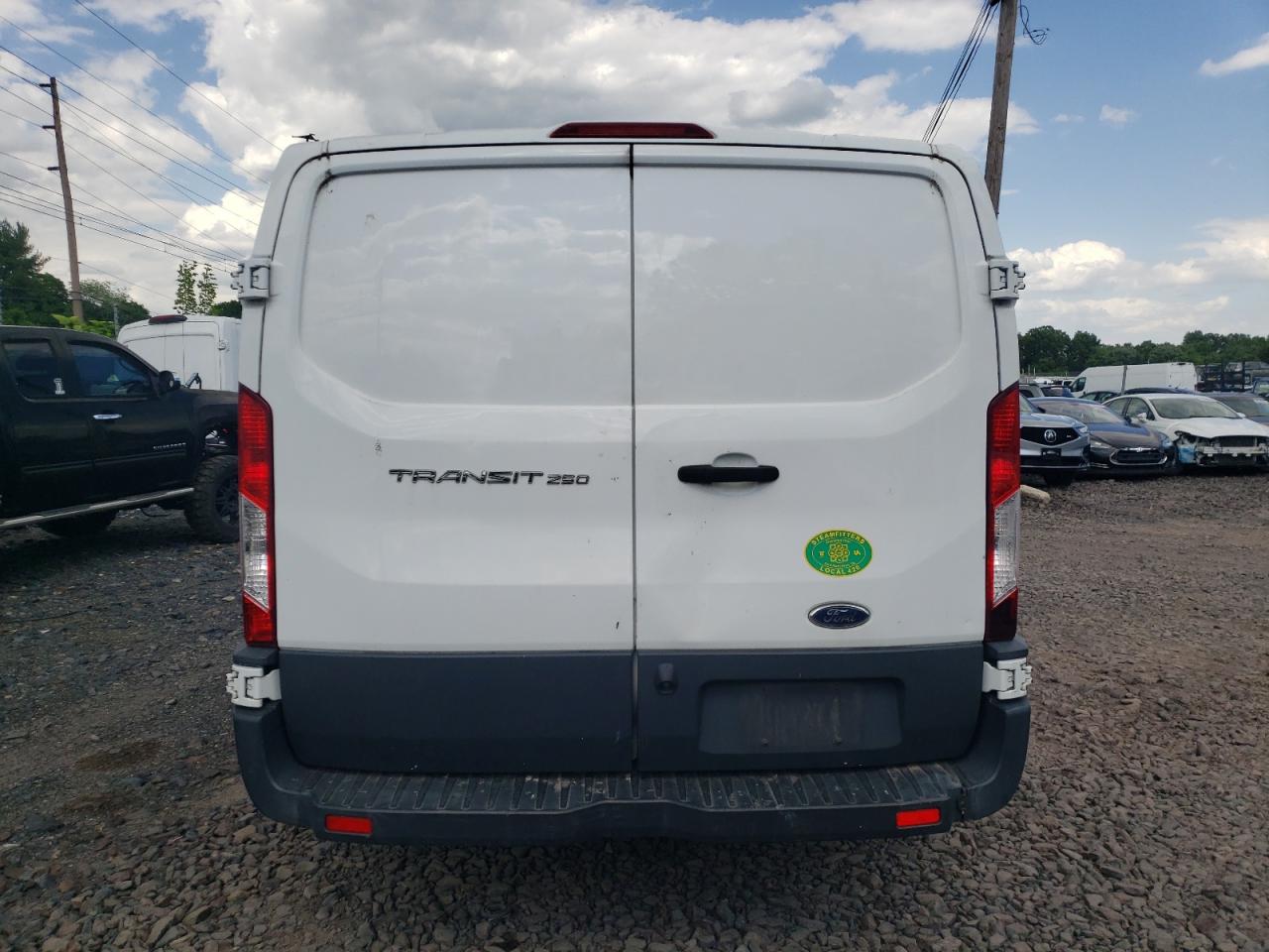 1FTYR1ZM6HKB33947 2017 Ford Transit T-250