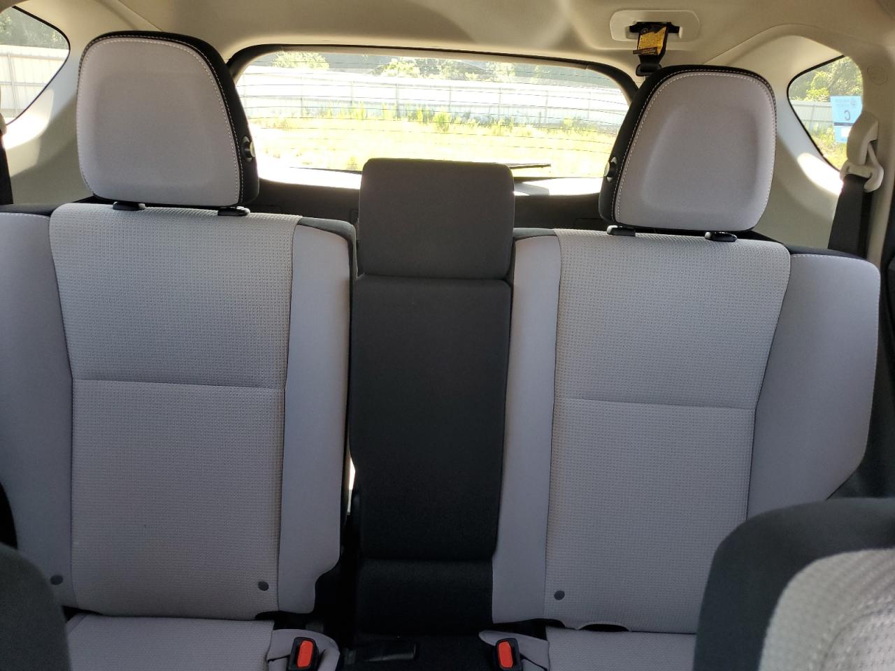 JTMRFREV4HJ714170 2017 Toyota Rav4 Xle