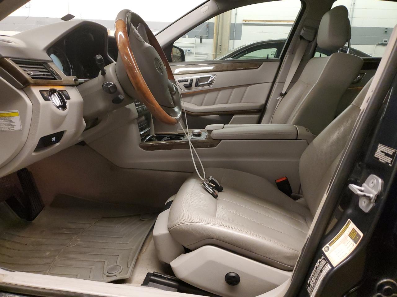 WDDHF9ABXAA166856 2010 Mercedes-Benz E 550 4Matic