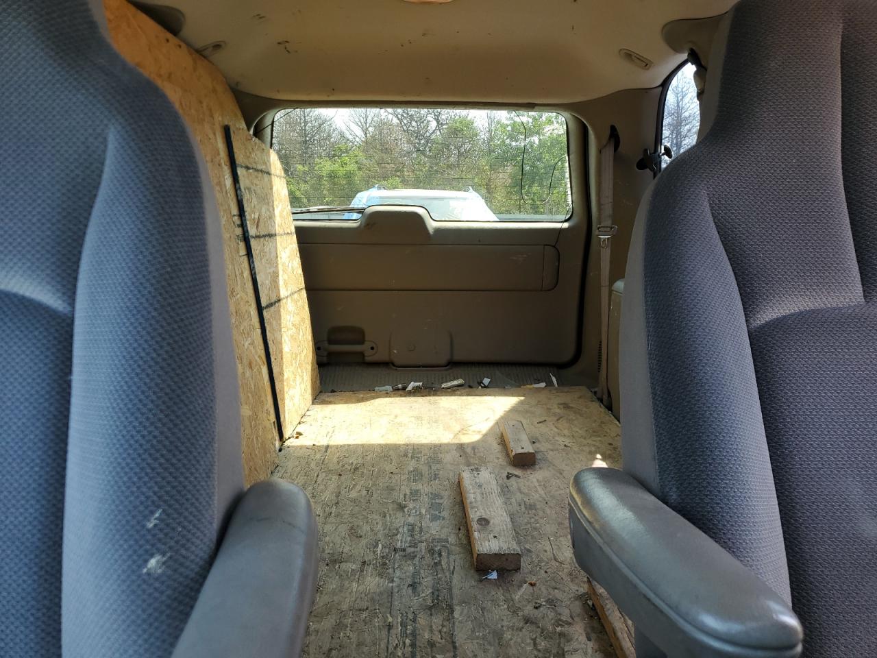 1B4GP25332B730160 2002 Dodge Caravan Se