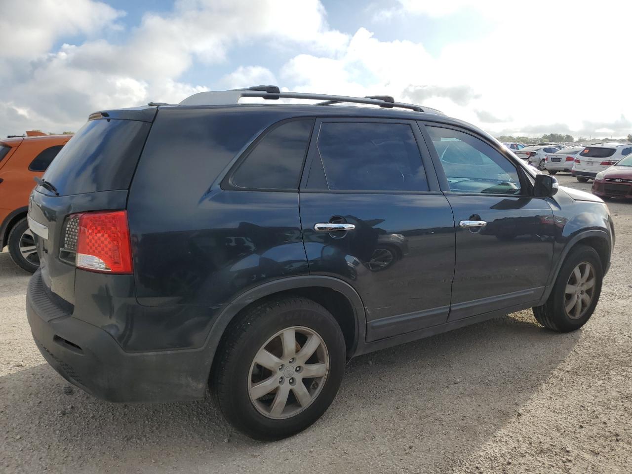 2012 Kia Sorento Base vin: 5XYKT3A6XCG247125