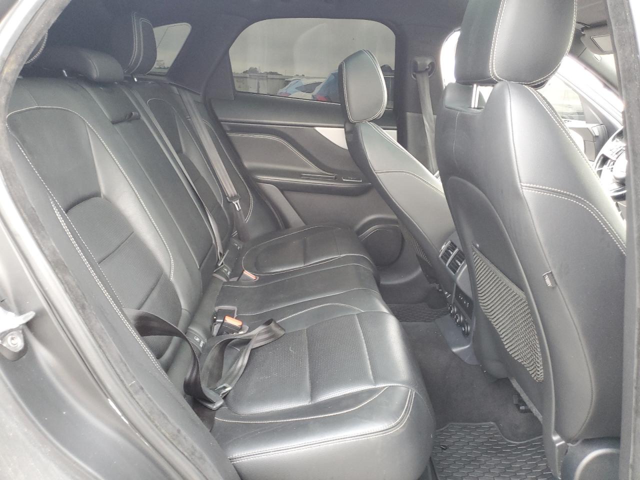 SADCL2BV6HA082500 2017 Jaguar F-Pace R - Sport