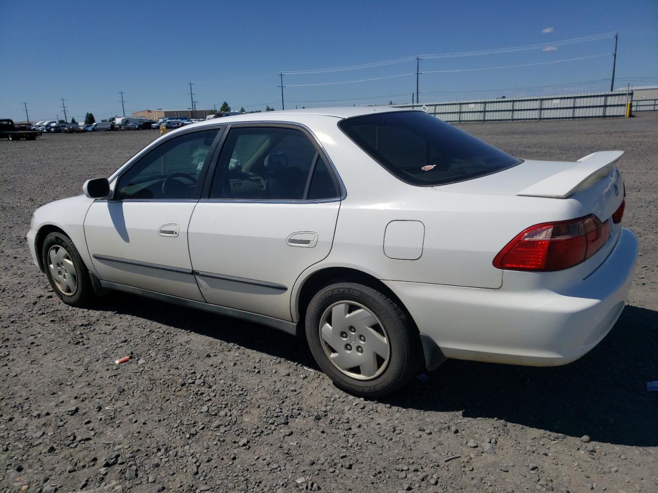 1HGCG164XYA035483 2000 Honda Accord Lx