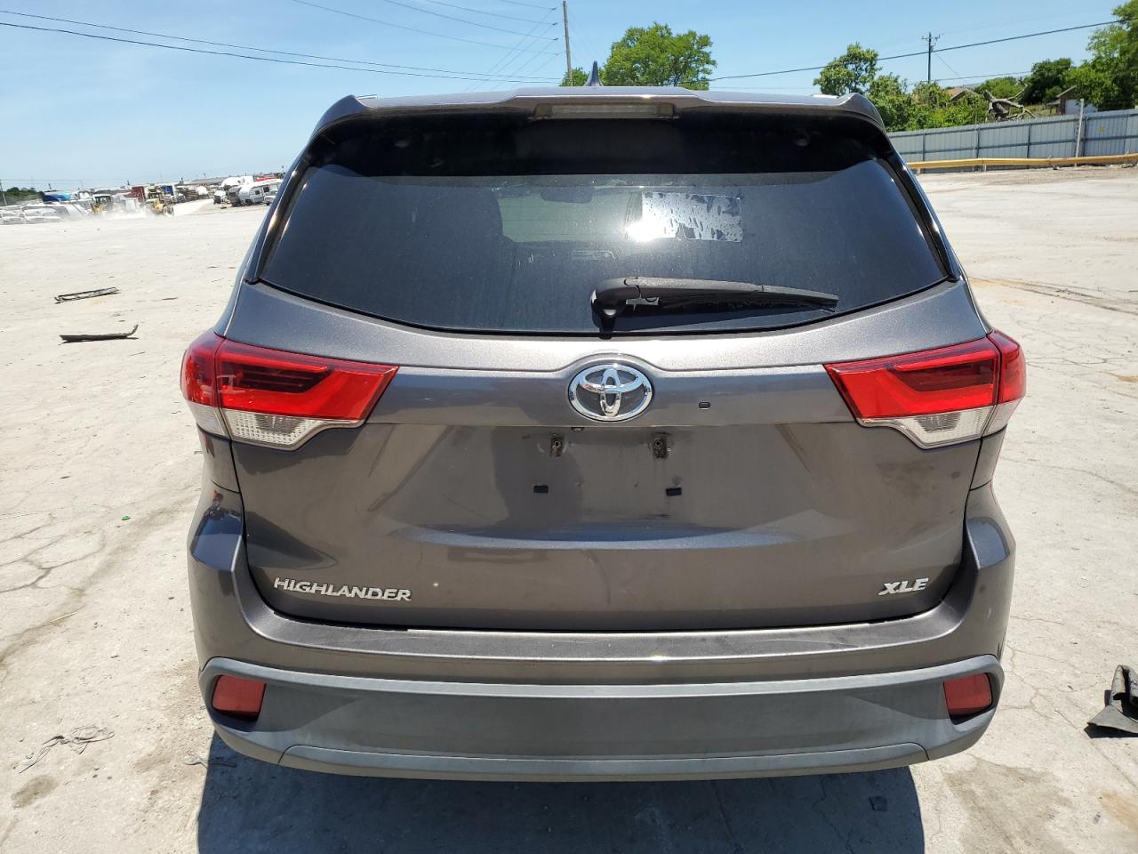 5TDKZRFH6HS189150 2017 Toyota Highlander Se