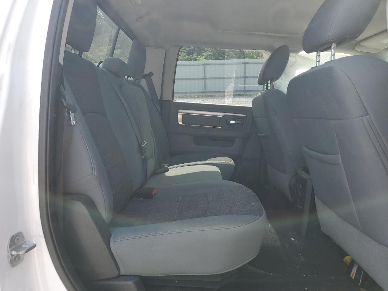 1C6RR7LG0GS133135 2016 Ram 1500 Slt