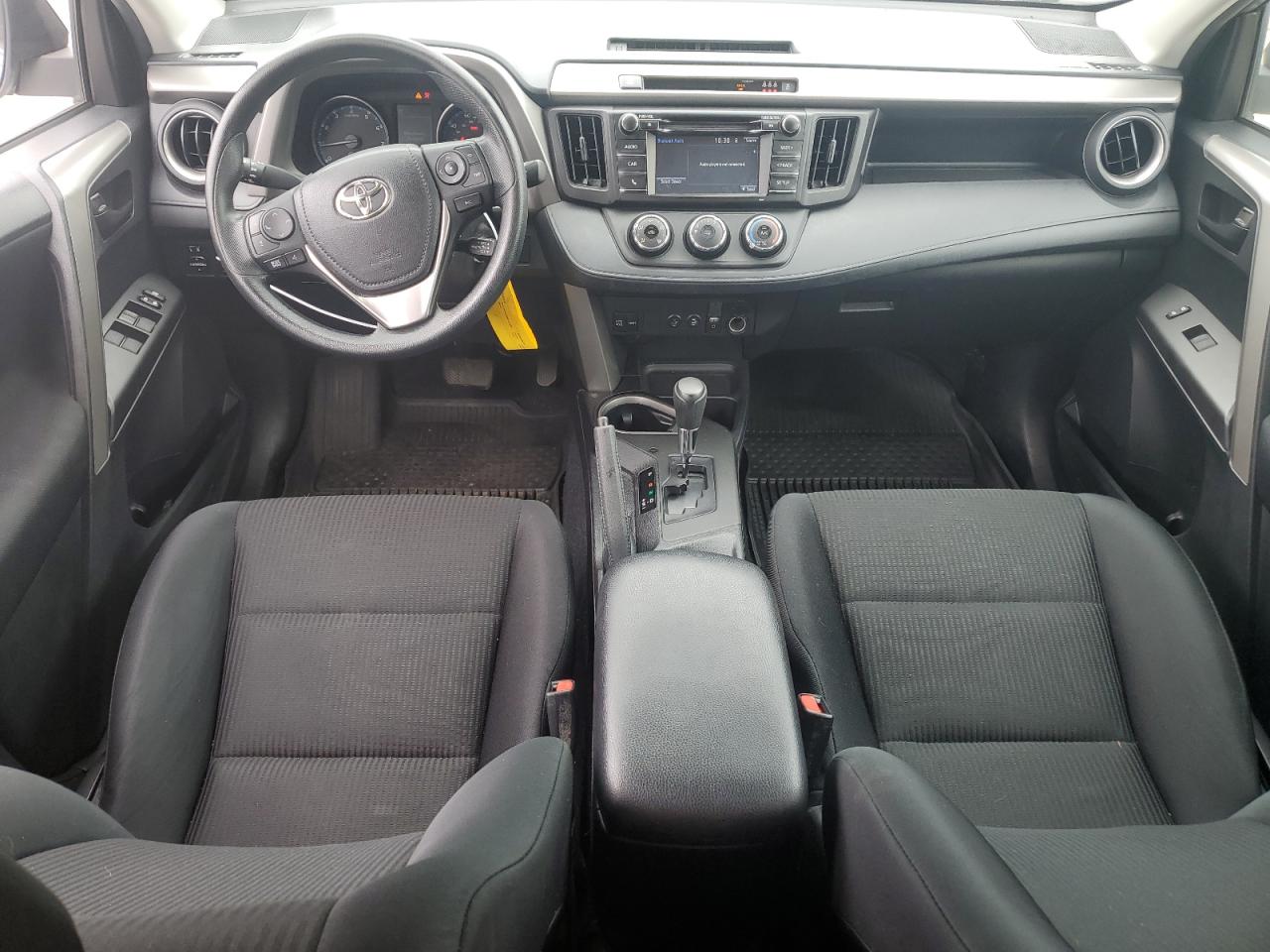 2T3BFREV3HW639268 2017 Toyota Rav4 Le