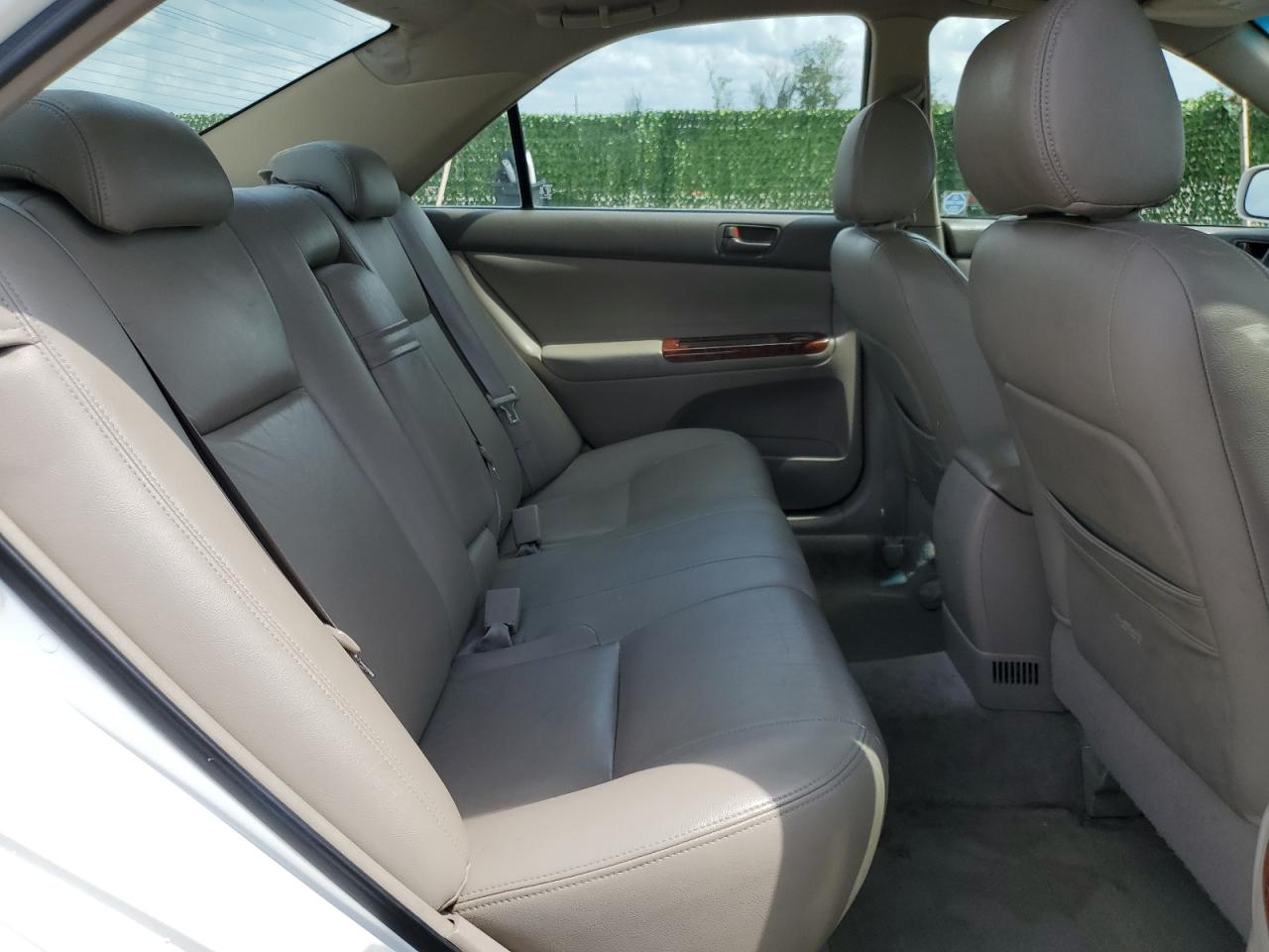 JTDBE32K040259829 2004 Toyota Camry Le