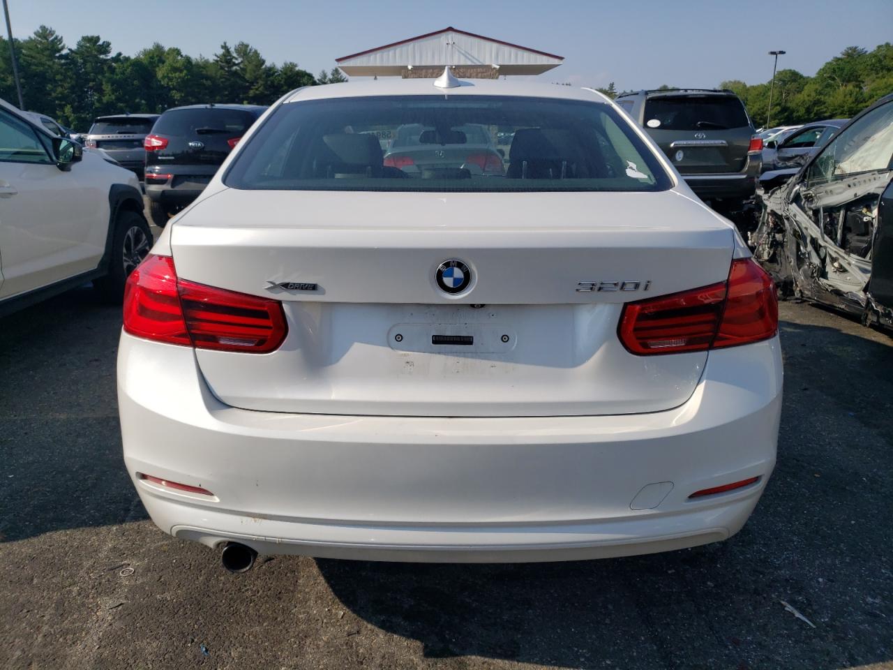 2018 BMW 320 Xi vin: WBA8E5G57JNU45680