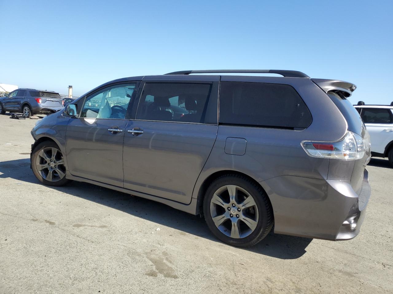 2015 Toyota Sienna Sport vin: 5TDXK3DC6FS667689