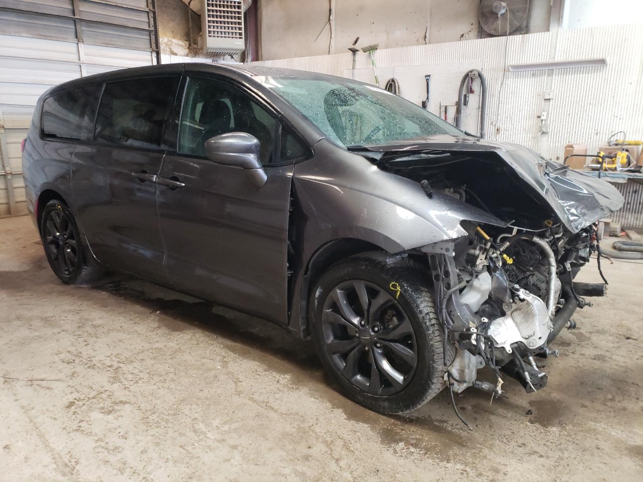 2019 Chrysler Pacifica Touring Plus vin: 2C4RC1FG4KR738157