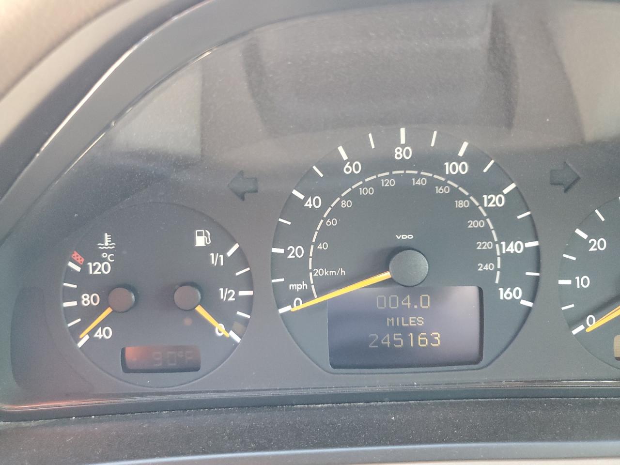 WDBJH65J41B333811 2001 Mercedes-Benz E 320