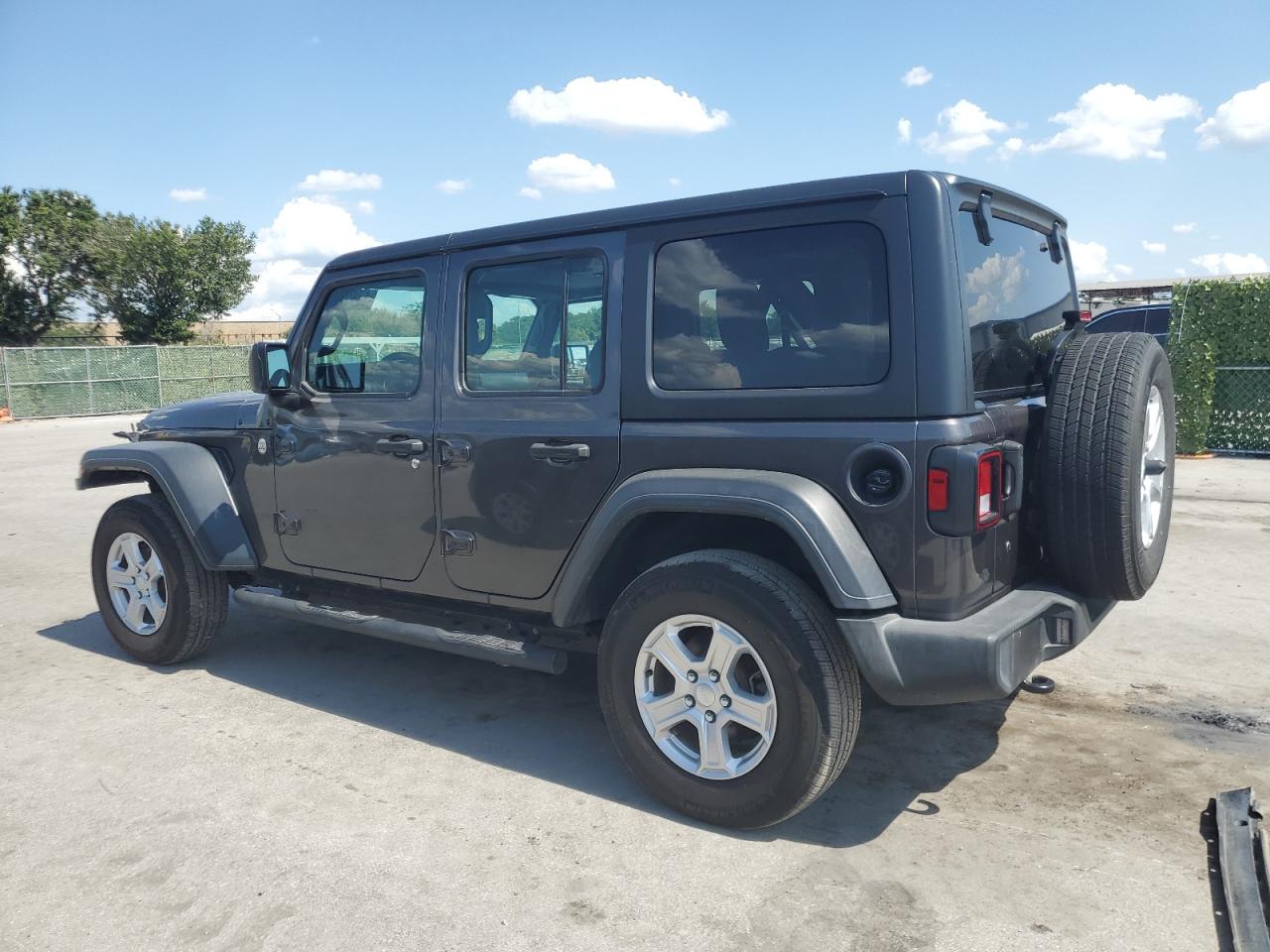 1C4HJXDG5JW152399 2018 Jeep Wrangler Unlimited Sport