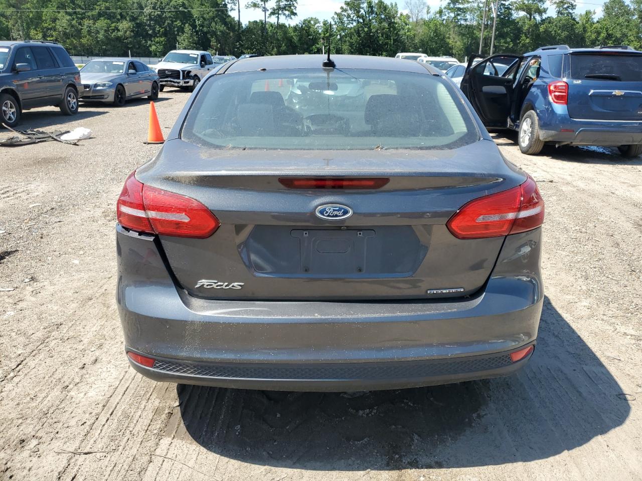 2015 Ford Focus S vin: 1FADP3E25FL374917