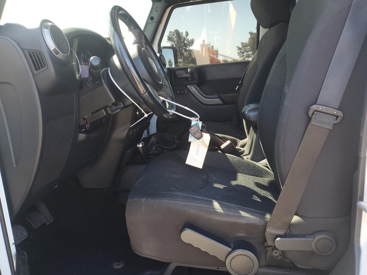 1C4BJWDG9GL151055 2016 Jeep Wrangler Unlimited Sport