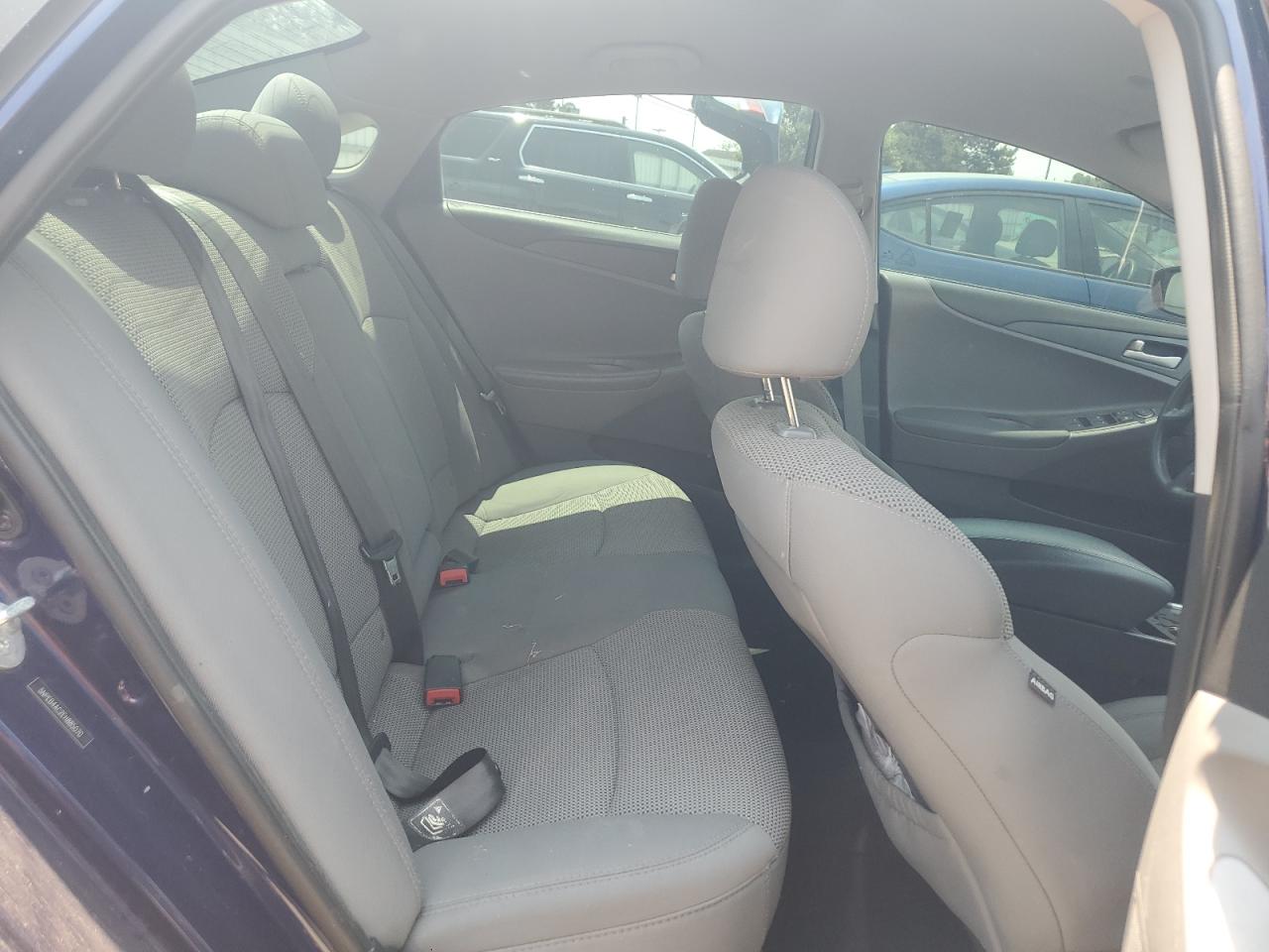 5NPEB4AC2EH885070 2014 Hyundai Sonata Gls