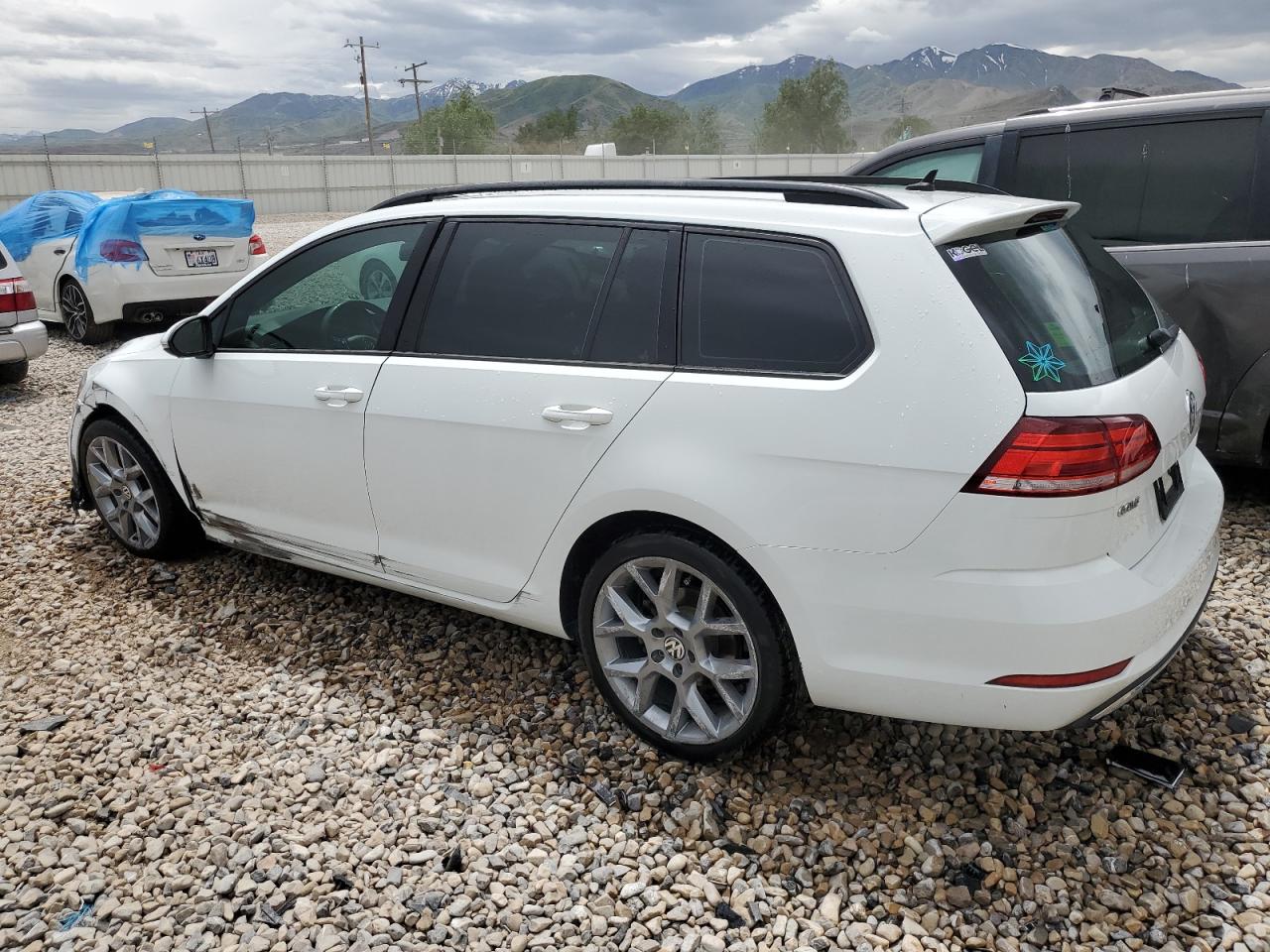 2018 Volkswagen Golf Sportwagen S vin: 3VW217AU0JM765639