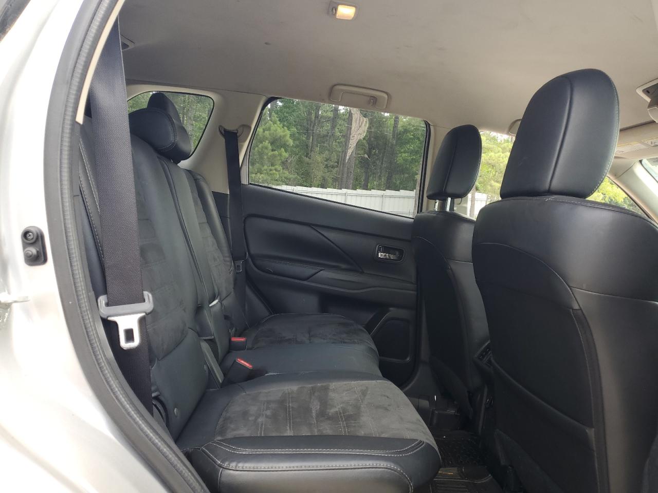 JA4AZ3A32KJ002022 2019 Mitsubishi Outlander Se